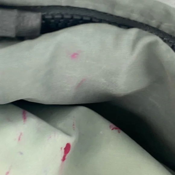 Lululemon Hip to be Free Crossbody Bag - Picture 5 of 9